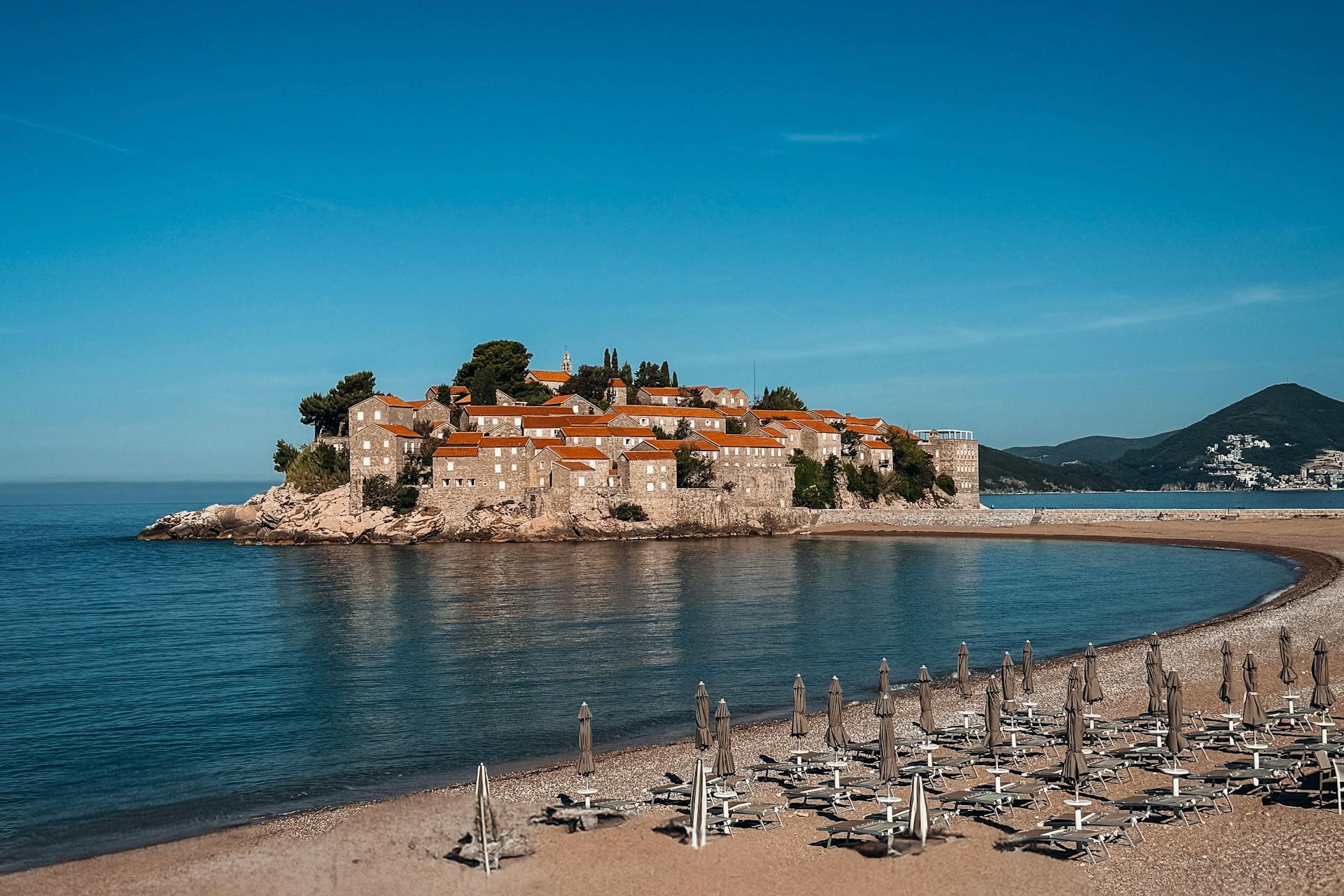 Aussichtspunkte auf Sveti Stefan: Wo man anhalten und staunen sollte