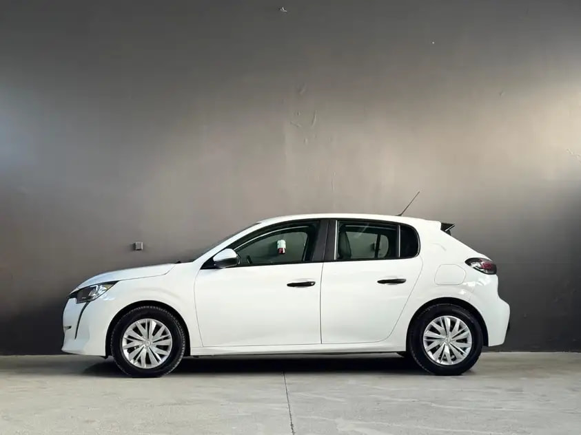 Peugeot 208 — photo 2