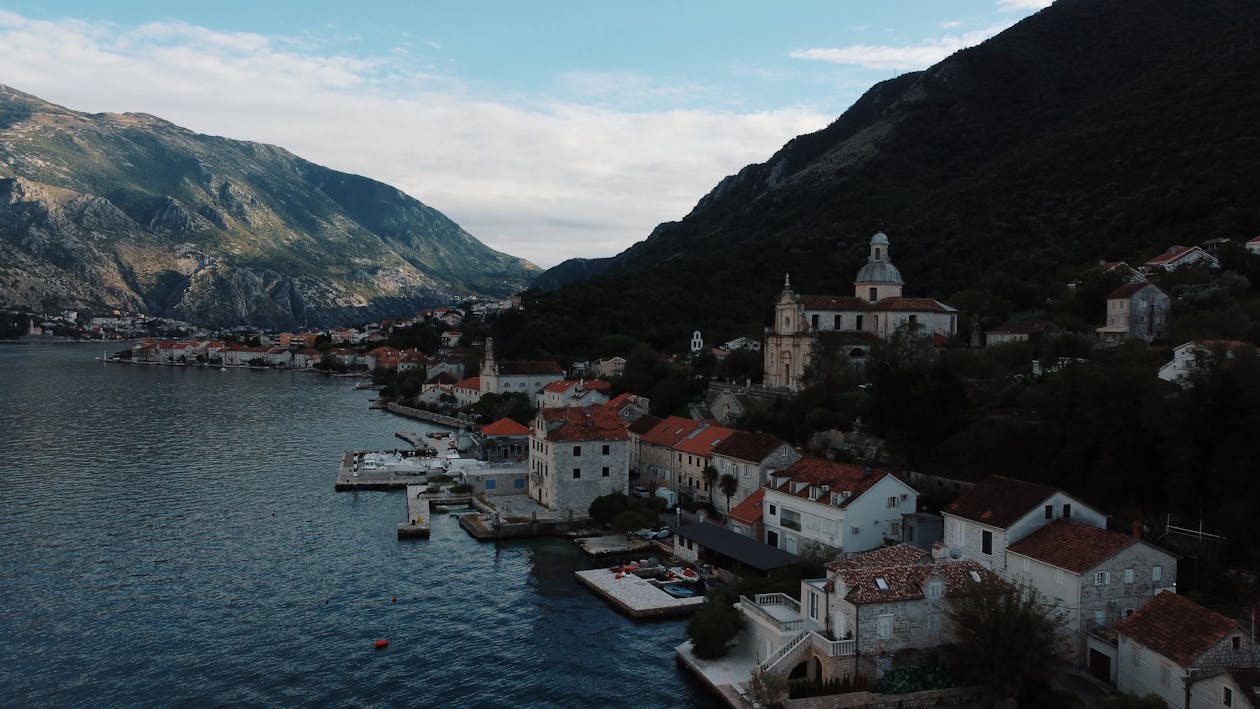 Herceg Novi rental pickup scene