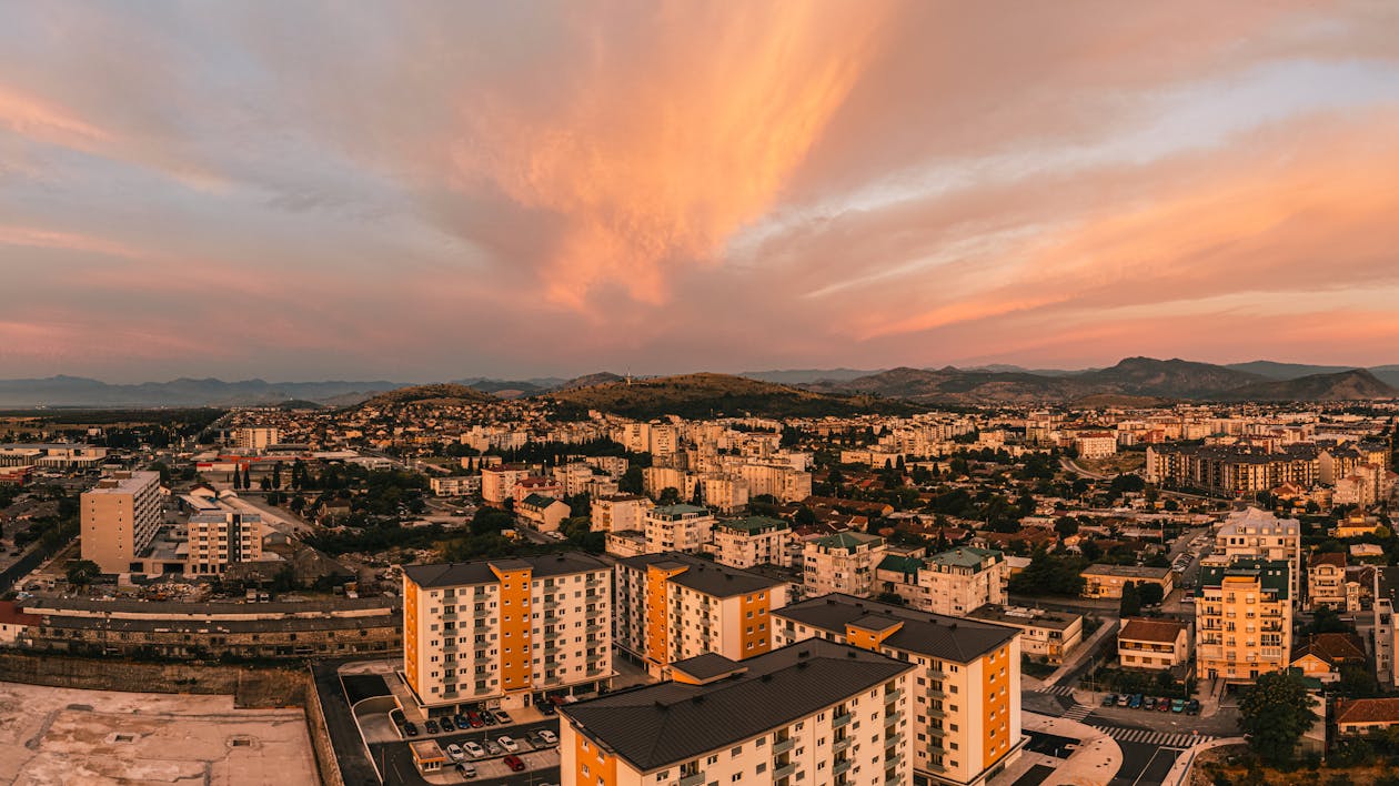 Abholszene für Mietwagen in Nikšić